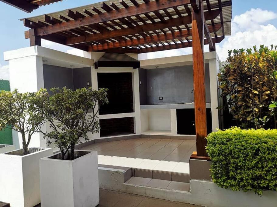 2 Rooms, 1 King Size Bed, 64" Smart Hdtv Guatemala City Exterior foto