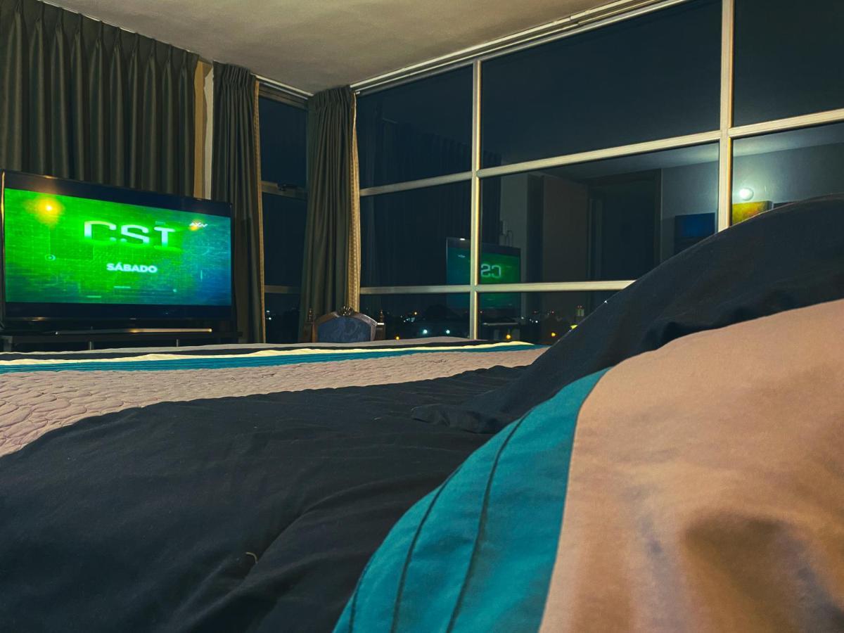 2 Rooms, 1 King Size Bed, 64" Smart Hdtv Guatemala City Exterior foto